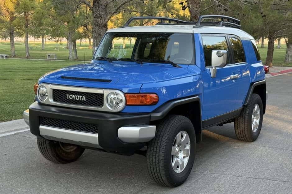 2007 Toyota FJ Cruiser sold for $19,927