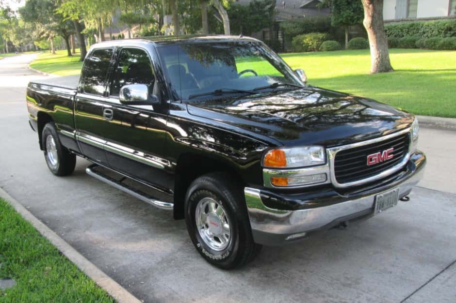 2002 GMC Sierra (GMT800 1999-2007) sold for $25,000