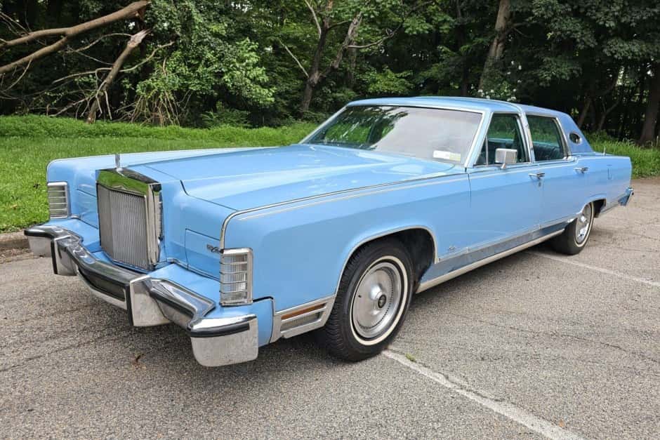 1979 Lincoln Continental (1970-1979) sold for $5,879