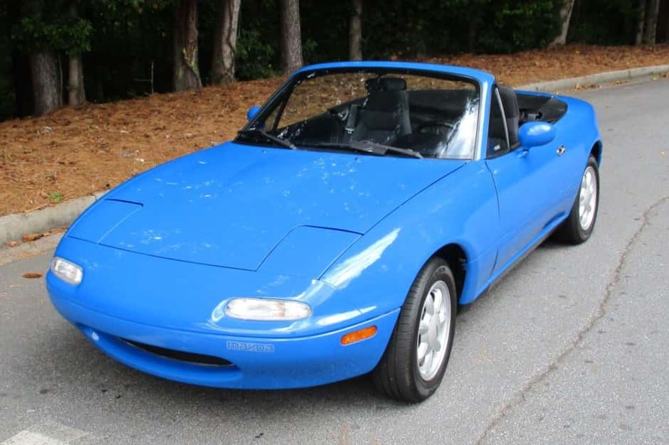 1992 Mazda NA MX-5 Miata sold for $11,600