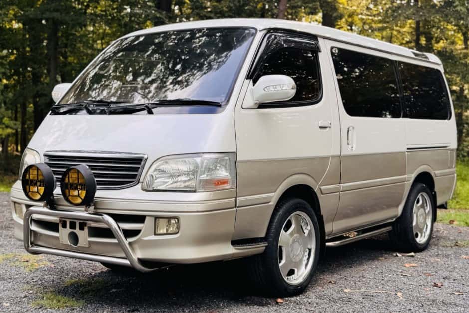 2000 Toyota HiAce sold for $9,000