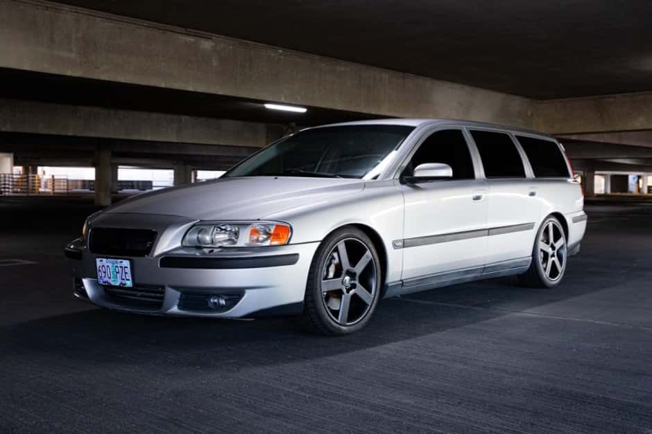 2004 Volvo V70R sold for $22,300
