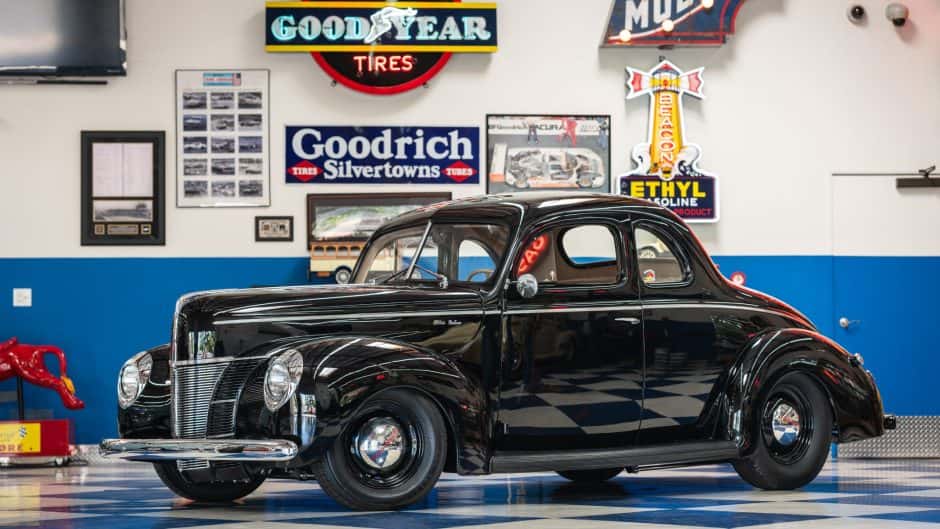 1940 Ford Standard, Deluxe, & Super Deluxe sold for $89,000