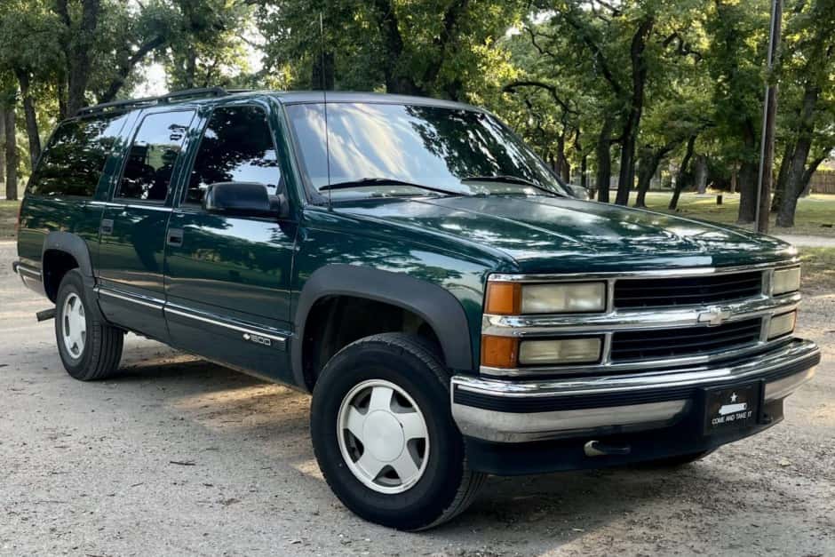 1997 Chevrolet Suburban (GMT400 1992-1999) sold for $10,250