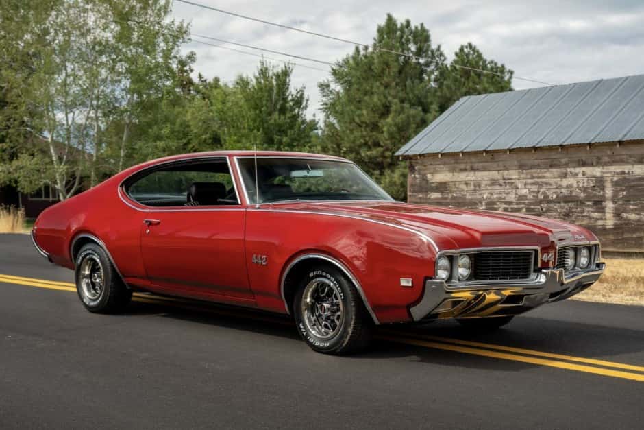 1969 Oldsmobile 442 sold for $26,000