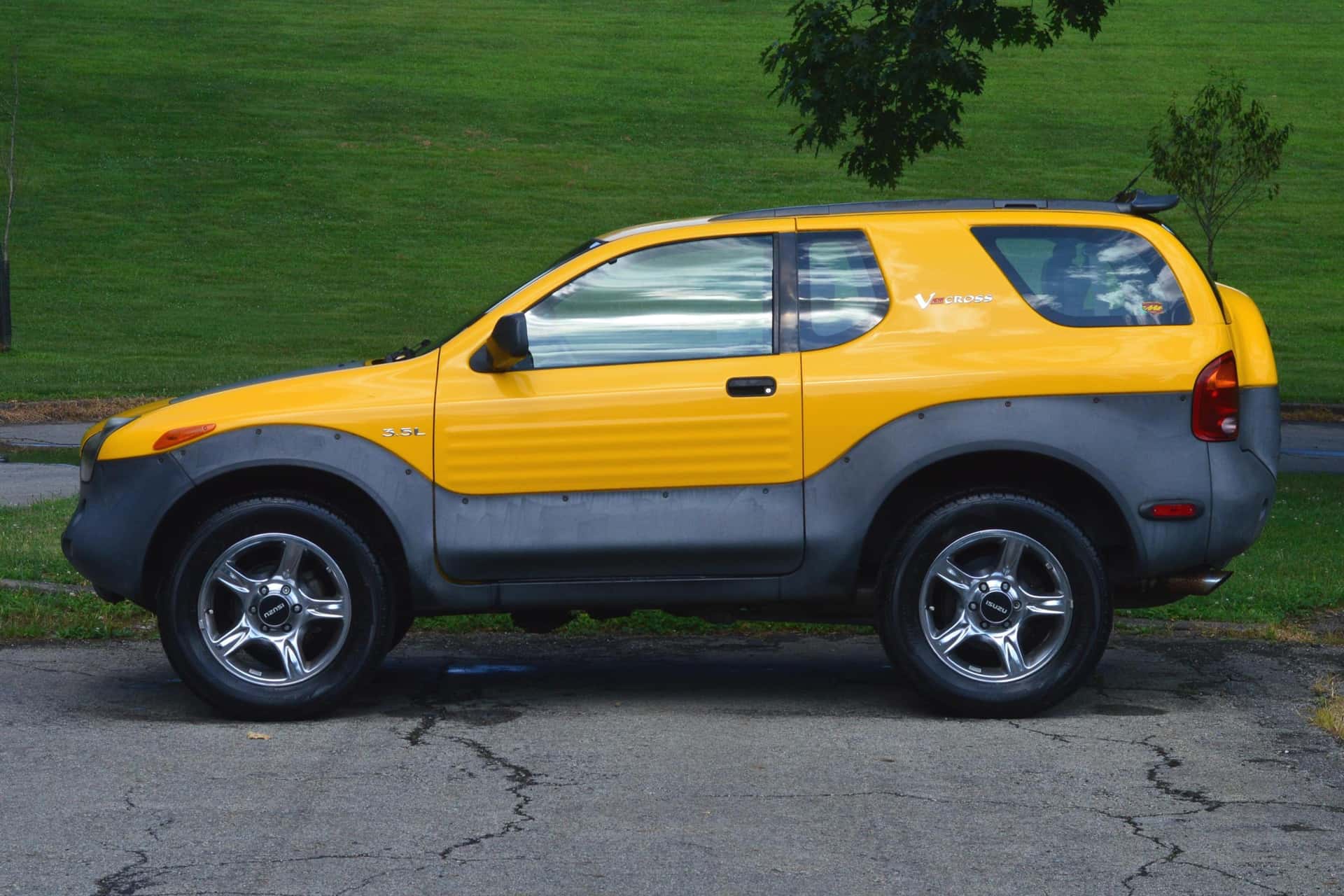 2001 Isuzu VehiCROSS sold for $7,500