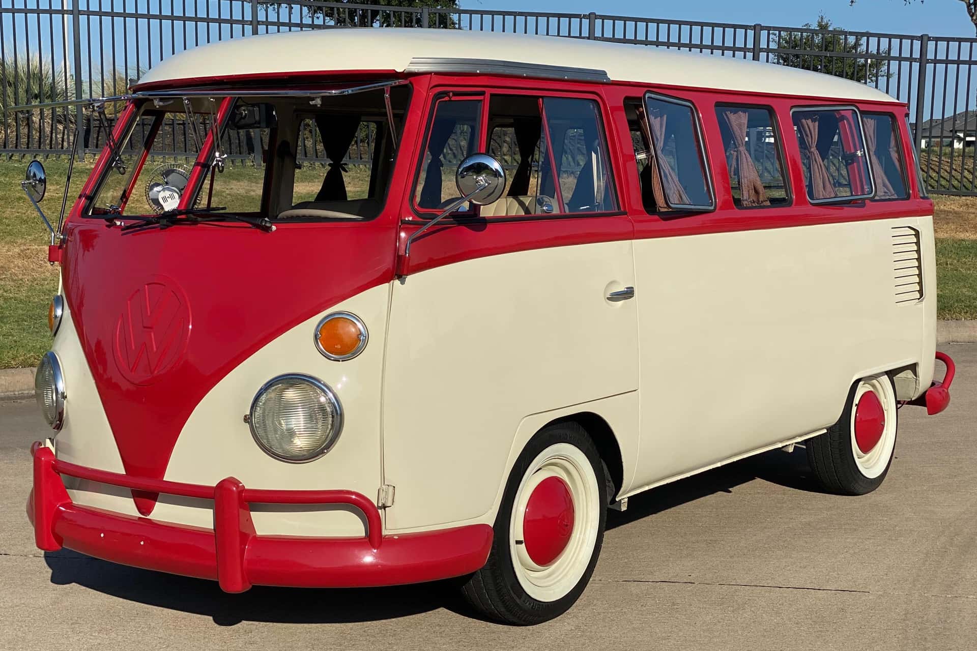 1974 Volkswagen Type 2 sold for $35,000