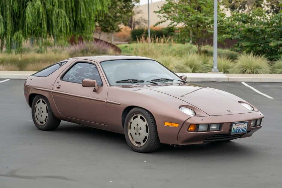1983 Porsche 928 sold for $12,501