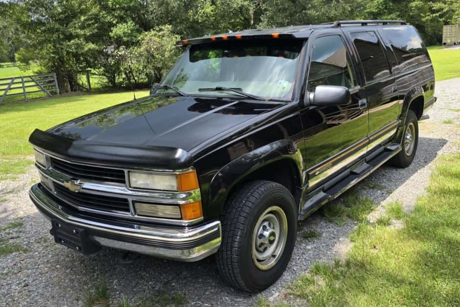 1997 Chevrolet Suburban (GMT400 1992-1999) sold for $8,300
