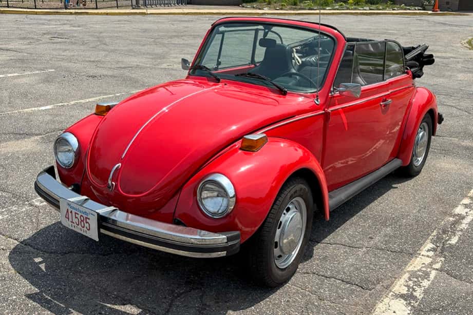 1974 Volkswagen Super Beetle sold for $4,550