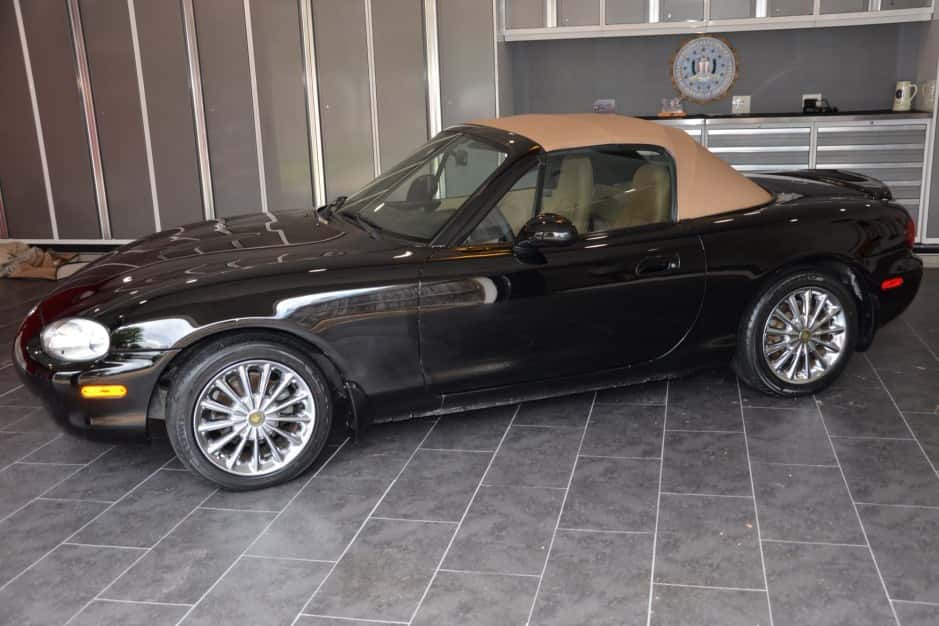 1999 Mazda NB MX-5 Miata sold for $10,200