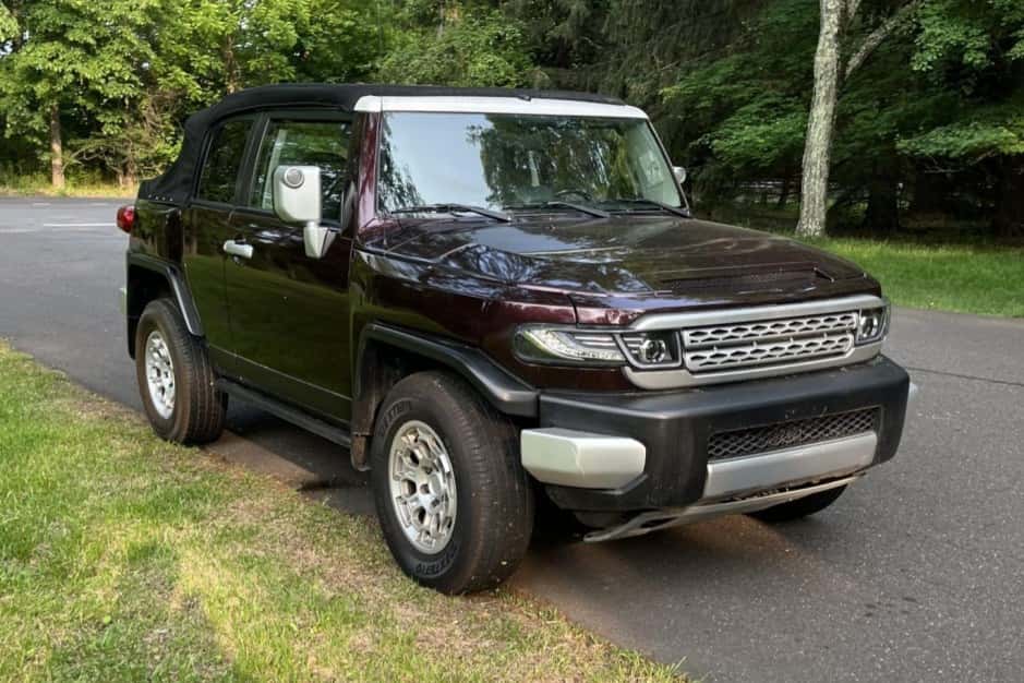 2007 Toyota FJ Cruiser sold for $8,200