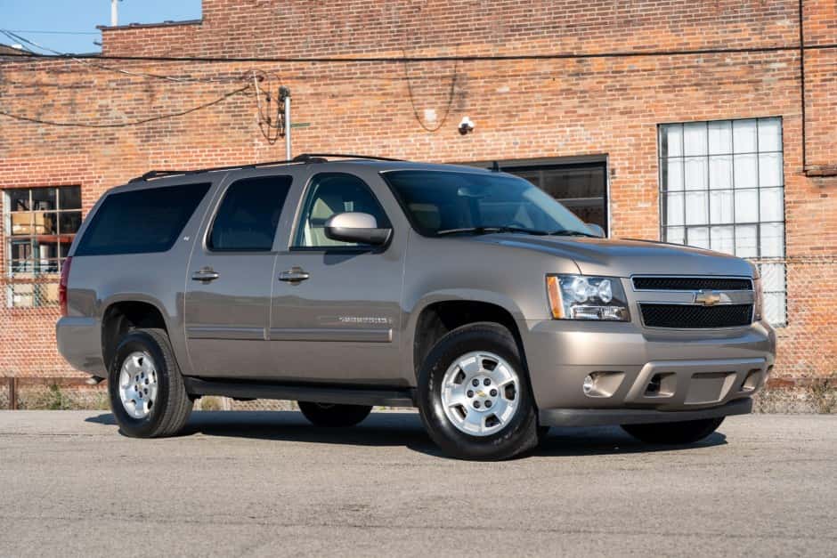 2007 Chevrolet Suburban (GMT900 2007-2014) sold for $27,500