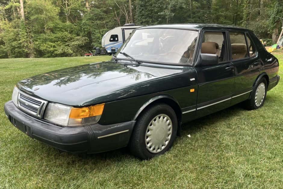 1992 Saab 900 sold for $3,300