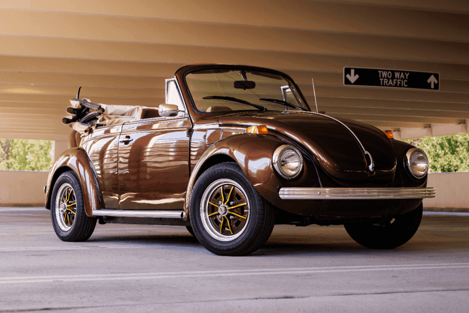 1977 Volkswagen Super Beetle sold for $18,150
