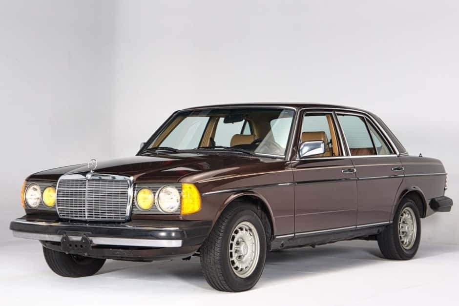 1985 Mercedes-Benz W123 sold for $28,000