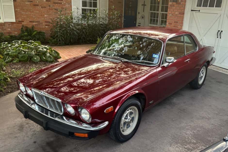 1977 Jaguar XJ Coupe (1975-1978) sold for $18,000