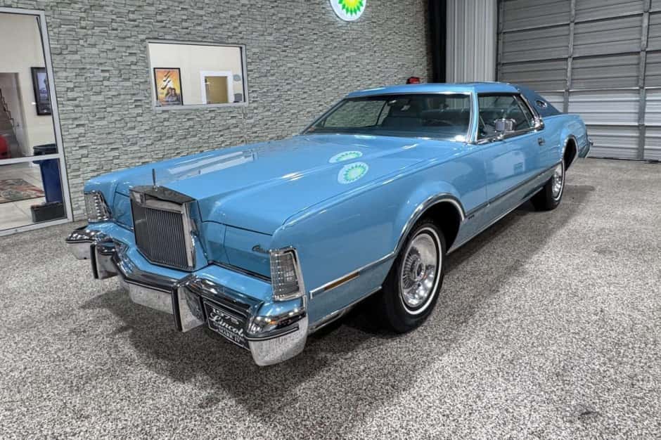 1975 Lincoln Continental Mark IV (1972-1976) sold for $20,250