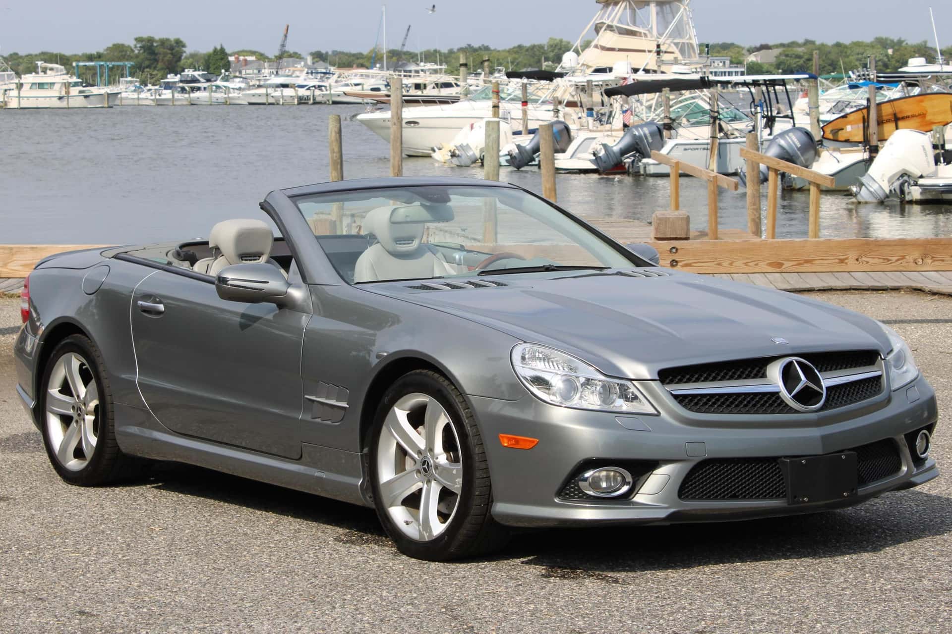 2009 Mercedes-Benz R230 SL sold for $14,100