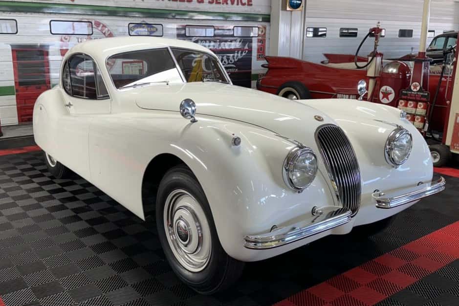 1952 Jaguar XK120 sold for $67,000