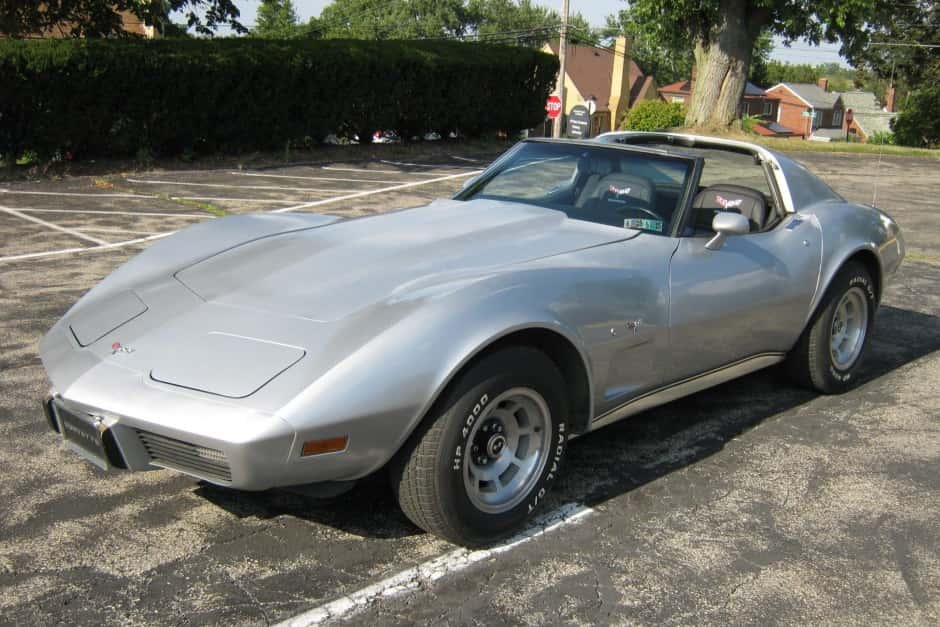 1977 Chevrolet Corvette C3 sold for $9,200