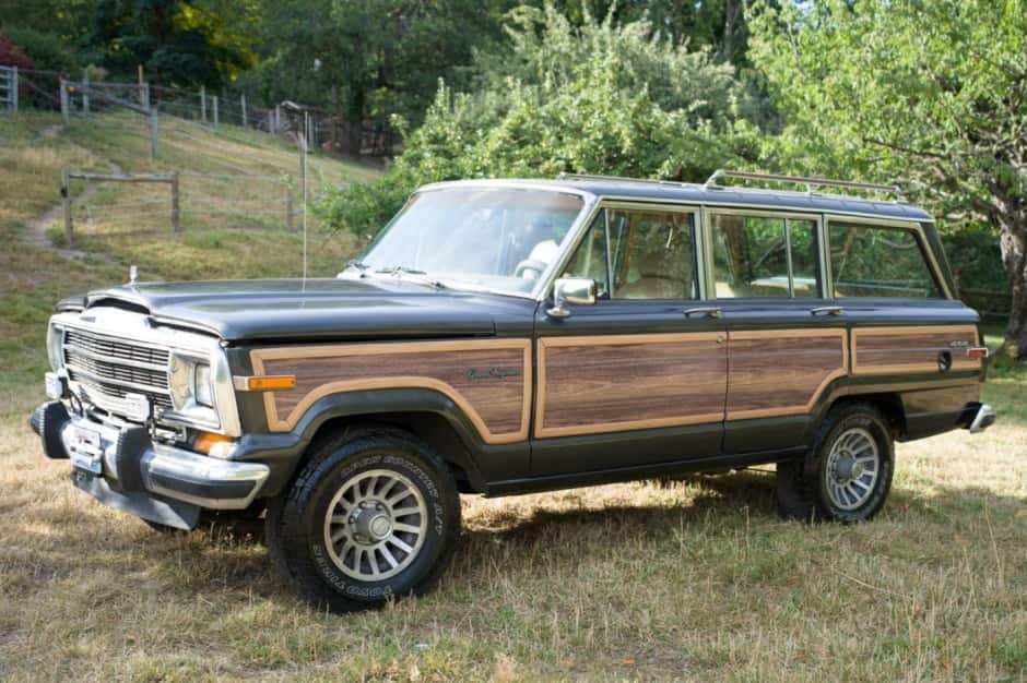 1987 Jeep SJ Grand Wagoneer sold for $11,500