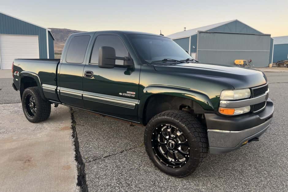 2002 Chevrolet Silverado GMT800 Heavy Duty (2000-2007) sold for $14,400