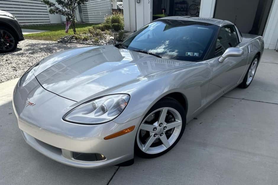 2005 Chevrolet Corvette C6 sold for $33,333