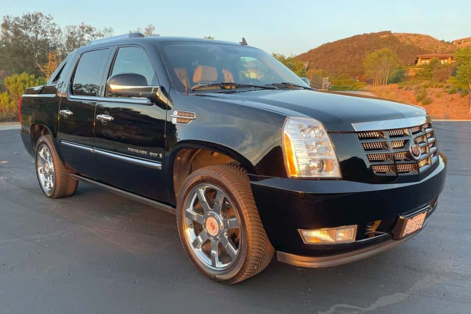 2009 Cadillac Escalade & EXT GMT900 (2007-2014) sold for $23,333