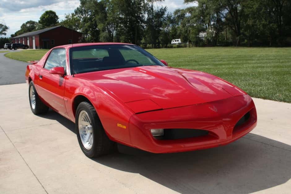1991 Pontiac Firebird (1982-1992) sold for $9,150