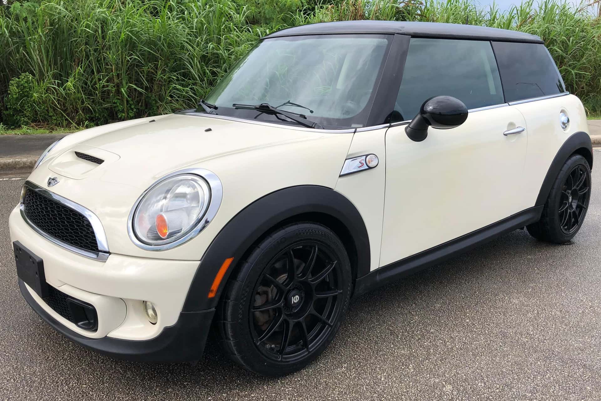 2012 MINI Cooper sold for $6,900