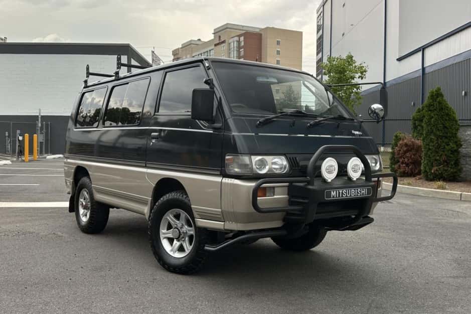1992 Mitsubishi Delica sold for $10,250