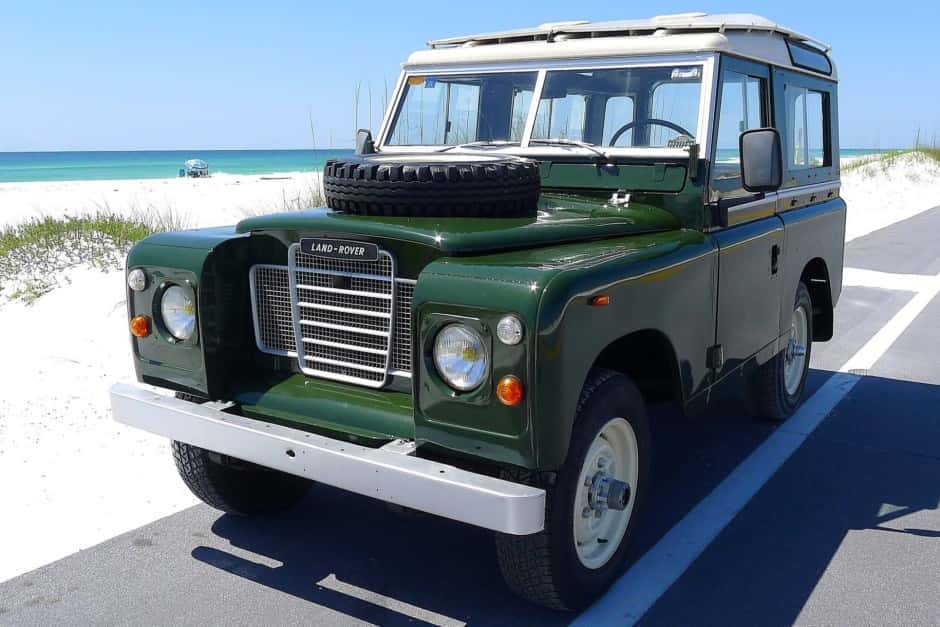 1975 Land Rover Series 88 sold for $18,250