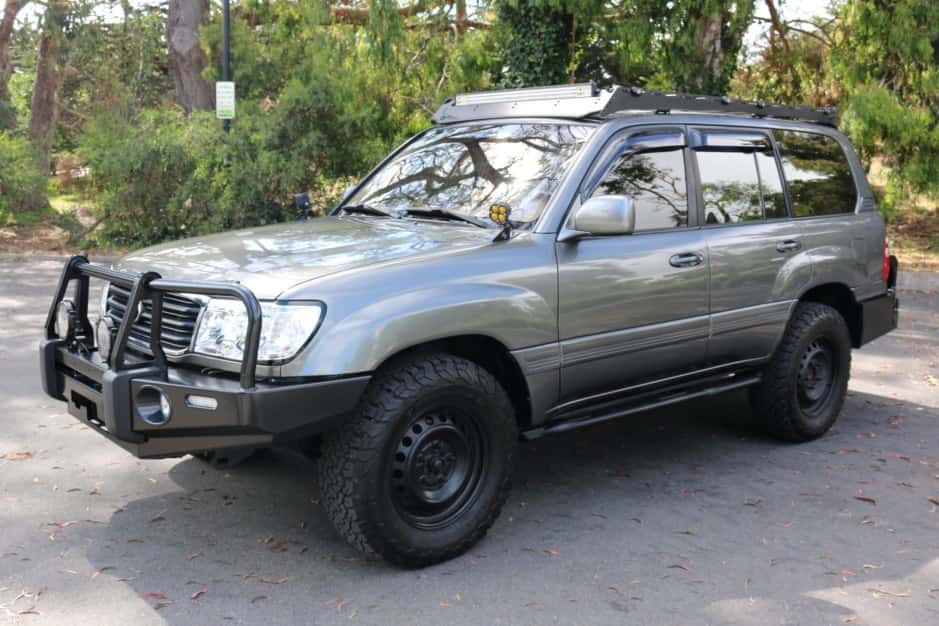 2000 Toyota Land Cruiser 100-Series sold for $39,500