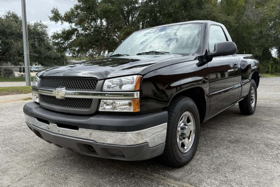 2004 Chevrolet Silverado GMT800 (1999-2007) sold for $16,200