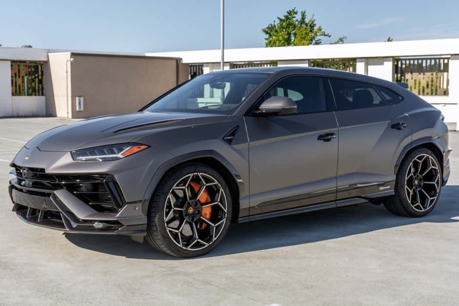 2023 Lamborghini Urus sold for $261,000