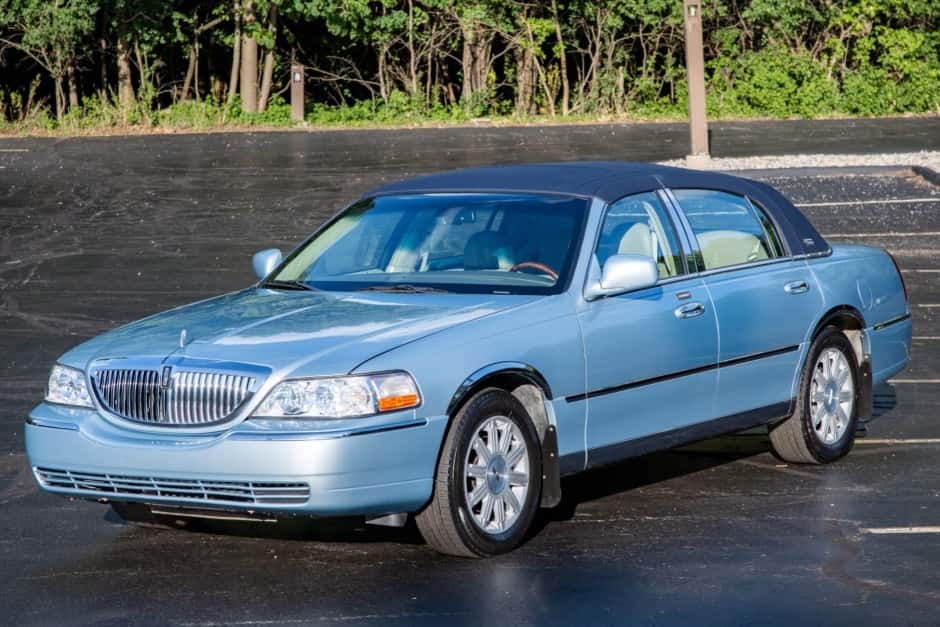 2008 Lincoln Town Car sold for $15,000