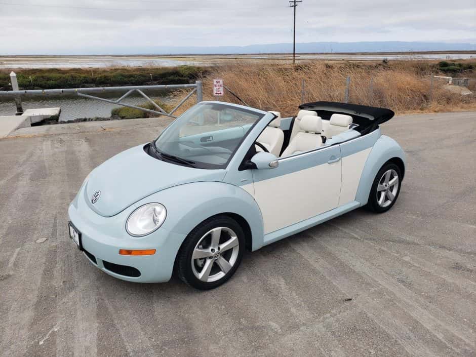 2010 Volkswagen New Beetle (1998-2010) sold for $17,500