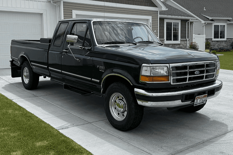 1995 Ford F-Series 1992-1997 sold for $9,000