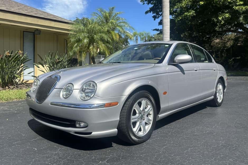 2004 Jaguar S-Type (1999-2007) sold for $5,500