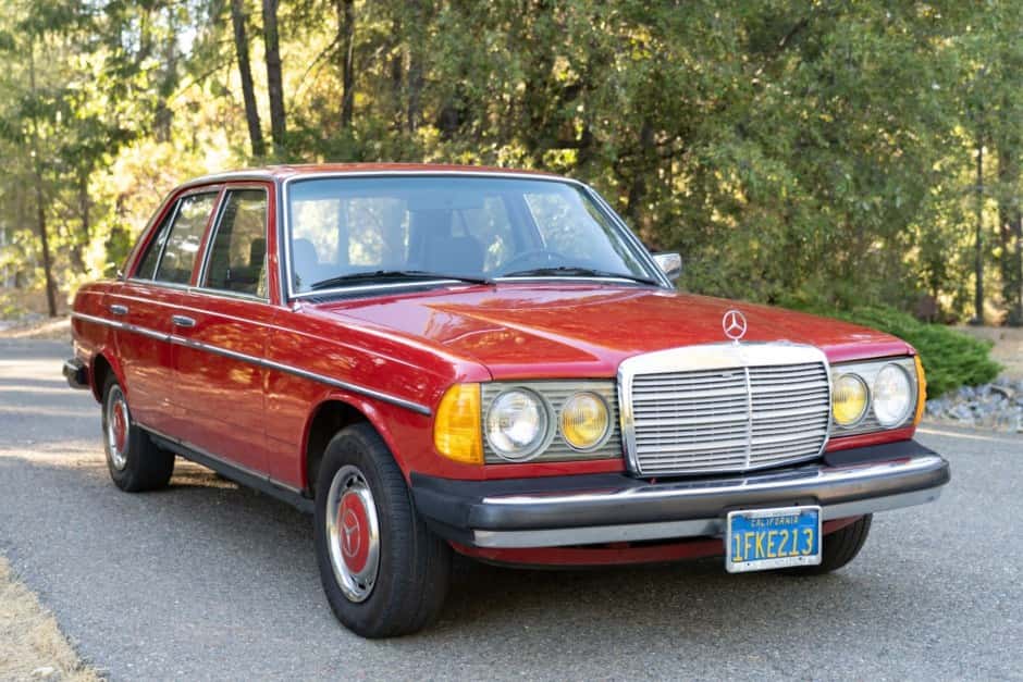 1981 Mercedes-Benz W123 sold for $5,000