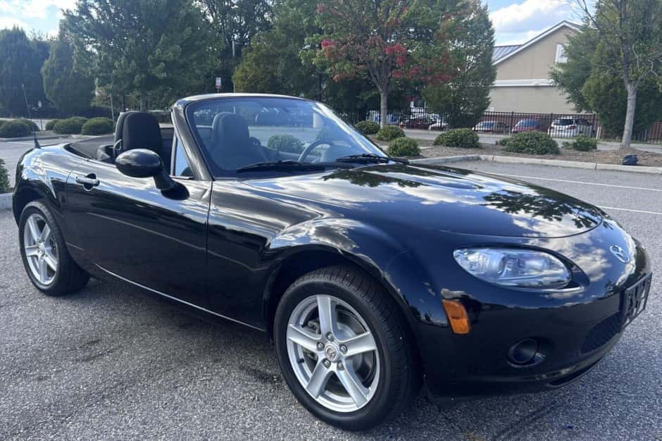 2006 Mazda NC MX-5 Miata sold for $8,001