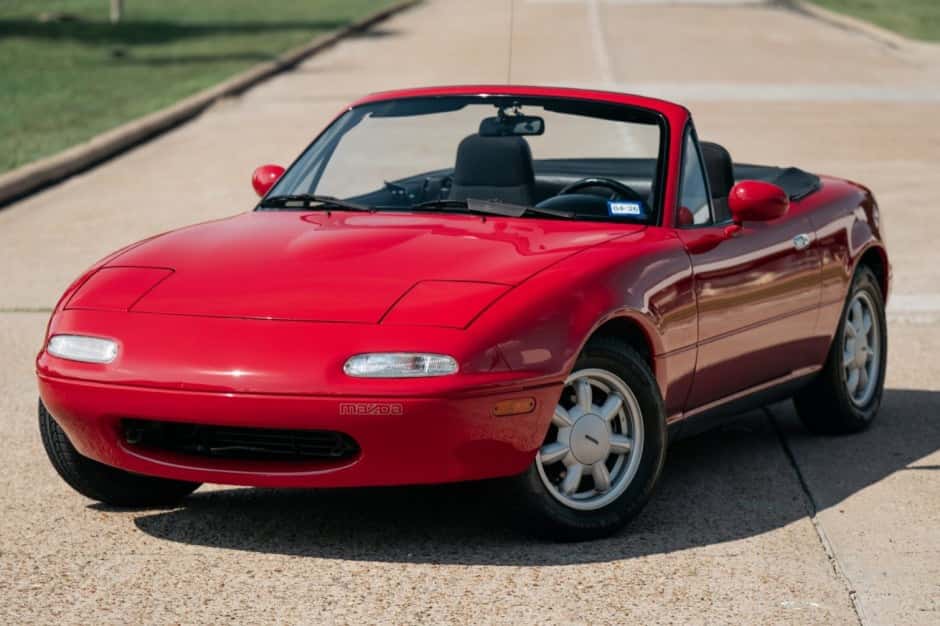 1992 Mazda NA MX-5 Miata sold for $14,900
