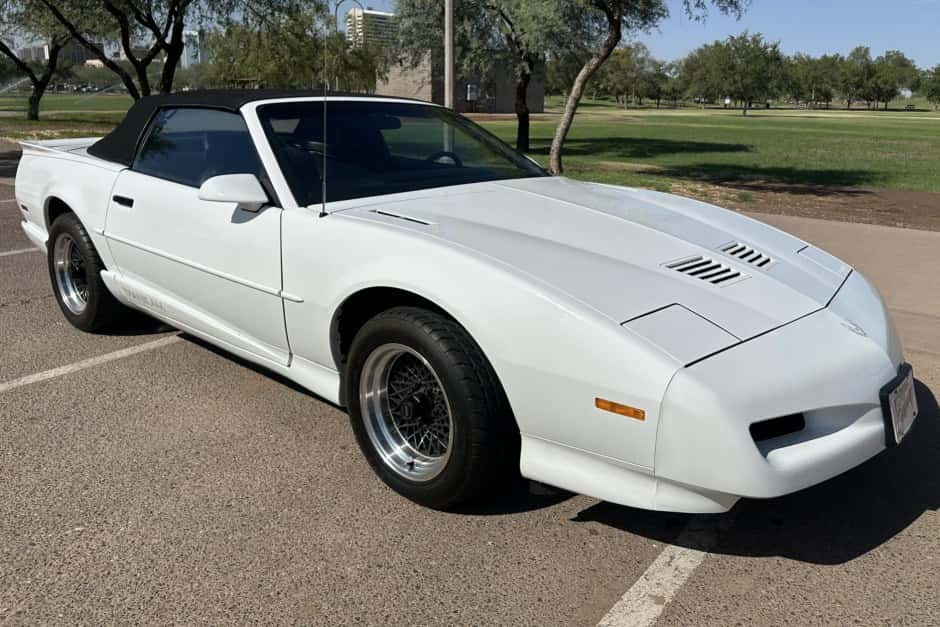 1991 Pontiac Firebird (1982-1992) sold for $13,027