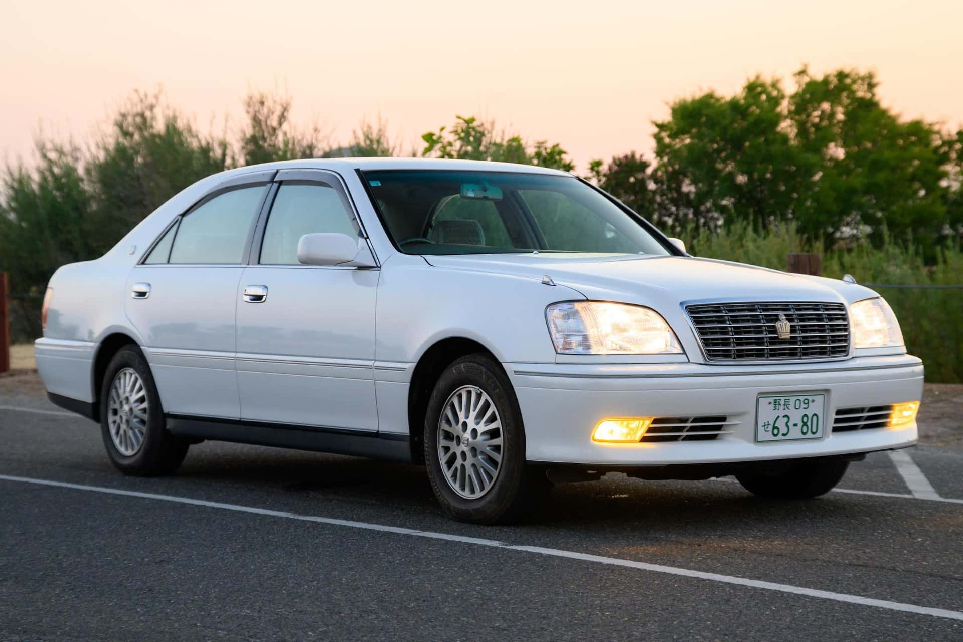 2000 Toyota Crown sold for $8,200