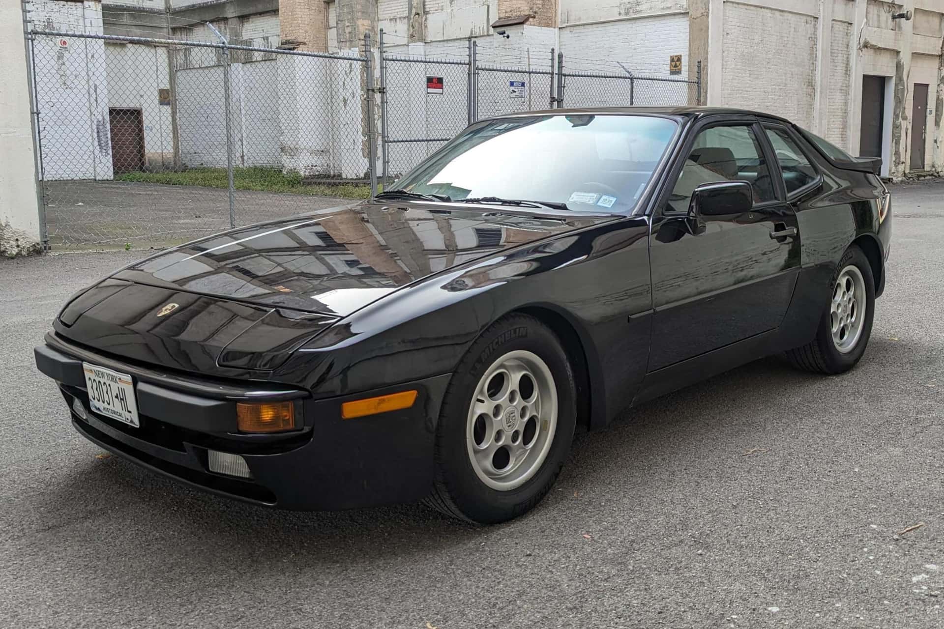 1986 Porsche 944 sold for $10,250