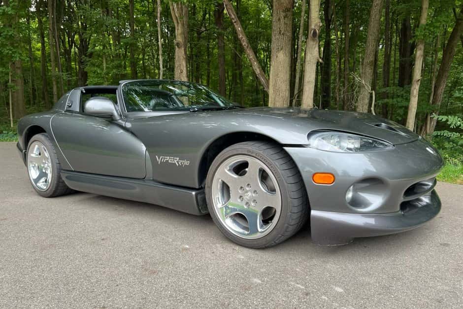 2002 Dodge Viper SR II (1996-2002) sold for $46,000