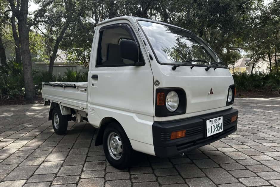 1992 Mitsubishi Minicab sold for $4,900