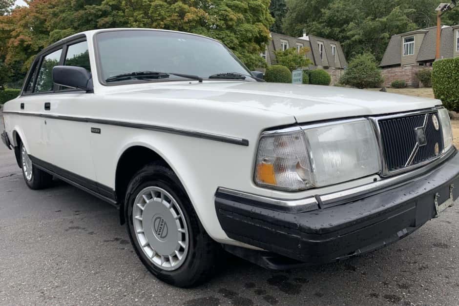 1992 Volvo 240 sold for $2,500