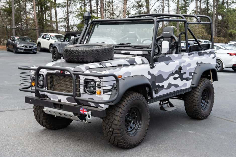 1996 Land Rover 90 / Defender 90 (Euro Spec) sold for $22,000